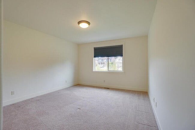 Building Photo - NEWER THREE BEDROOM IN CUL-DE-SAC