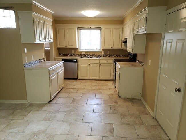 Building Photo - 2622 Hemingway Cir