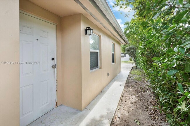 Building Photo - 219 NW 7th Ct