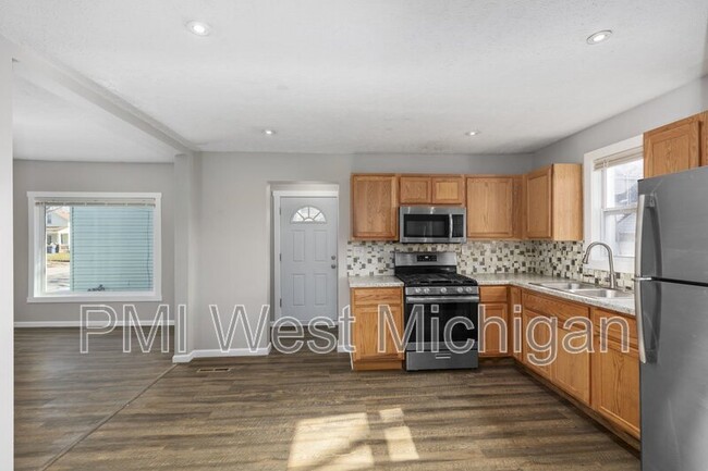 Building Photo - 1038 3rd St NW