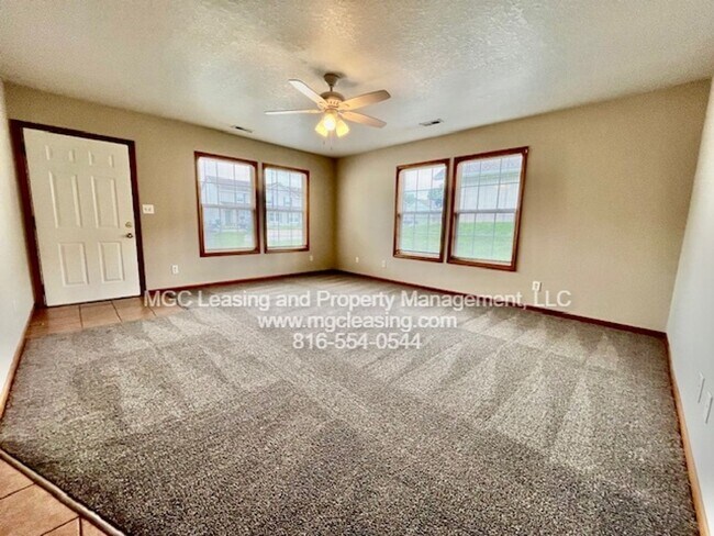Building Photo - Beautiful Ranch-Style Duplex in Peculiar, MO - Available 09/22/26