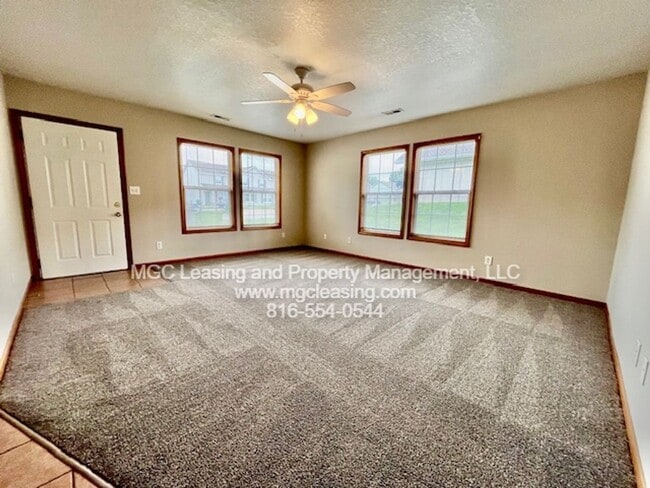 Building Photo - Beautifully Updated Ranch-Style Duplex in ...