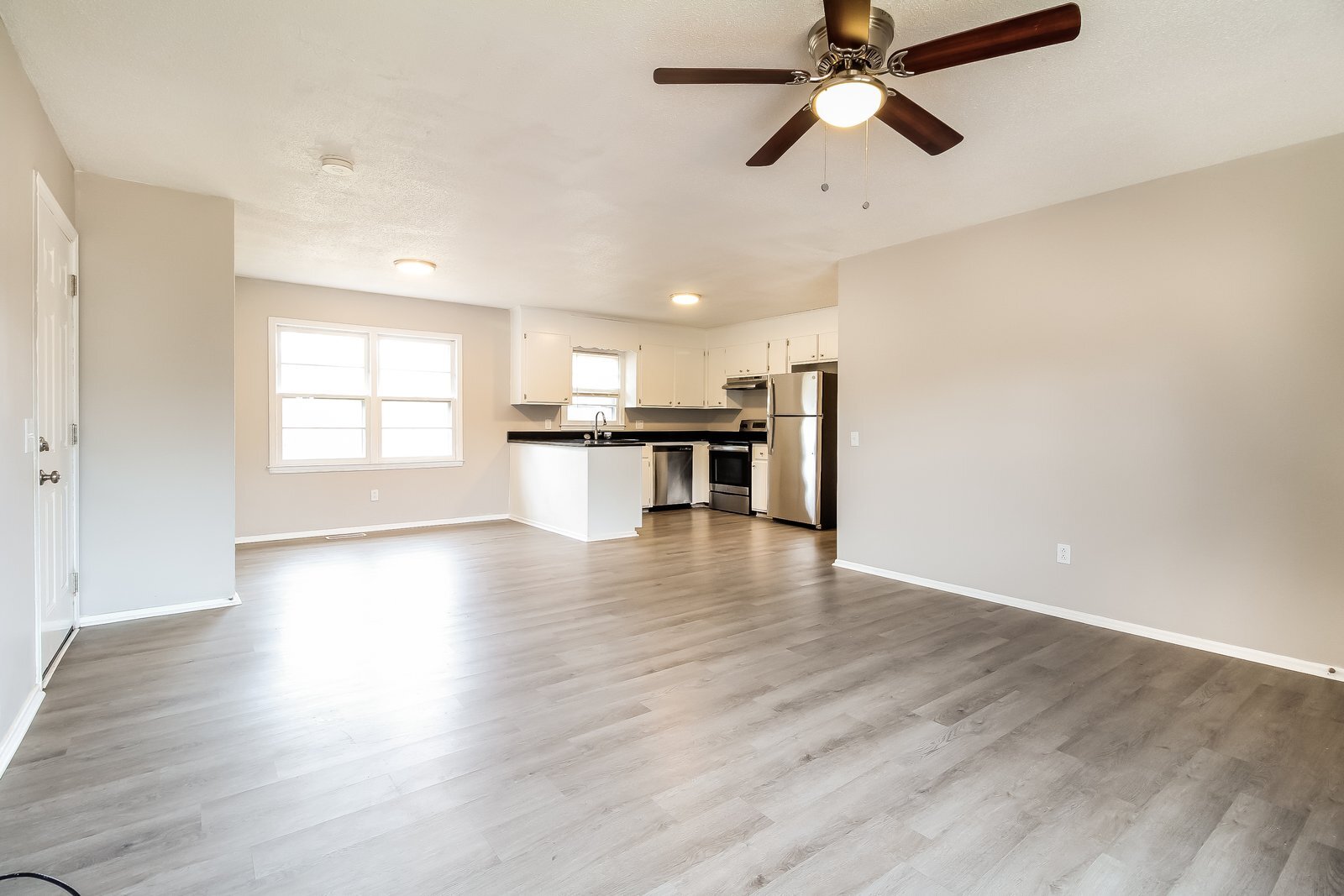 Building Photo - 213 Range View Rd