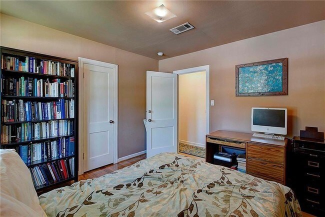 Building Photo - 1803 Romeria Dr
