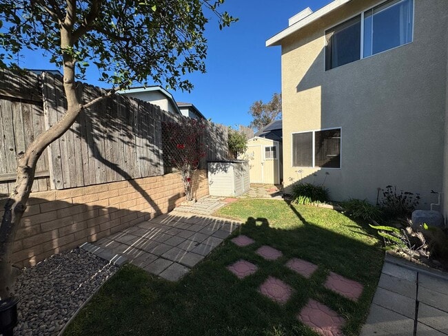 Building Photo - 4 Bed 3 Bath in Desirable Santa Maria Neighborhood