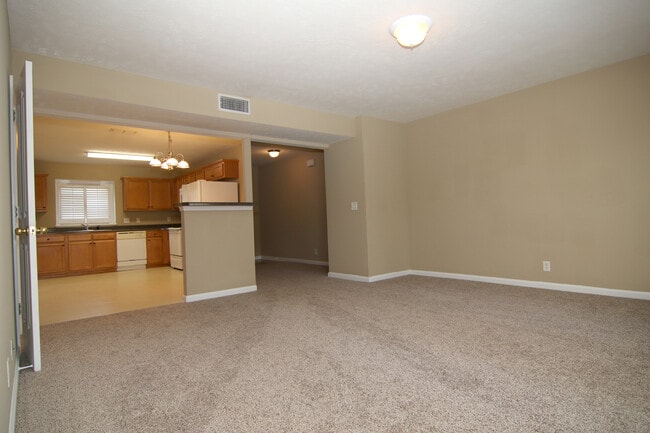 Building Photo - 323 Shoshone Pl