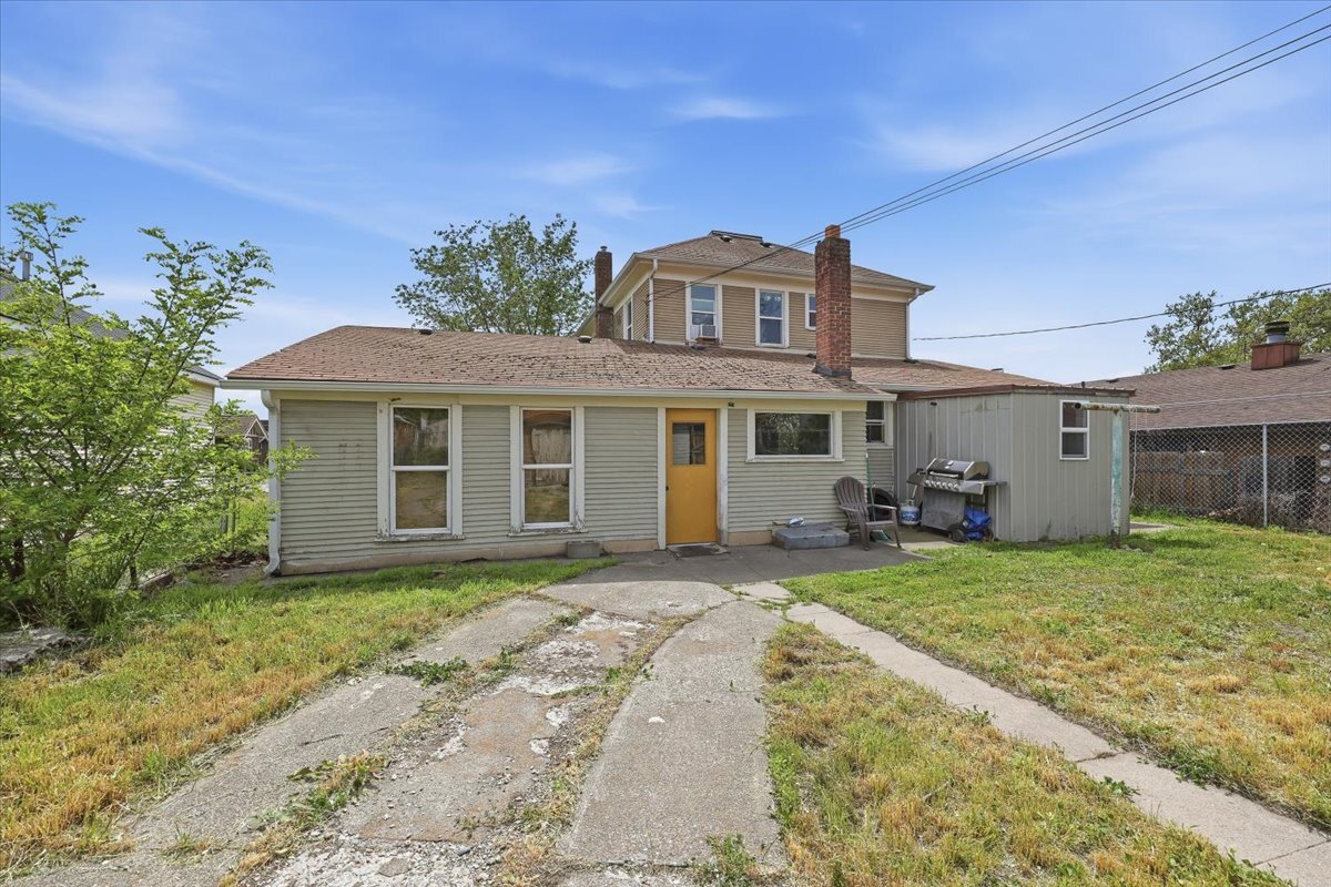 Back of home - 420 W Shannon Ave