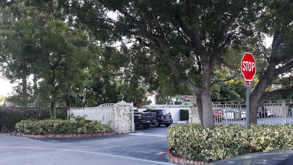 Building Photo - 11610 N Bayshore Dr