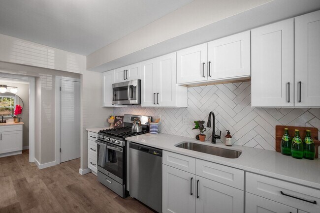 Building Photo - 621 Highland Park Dr