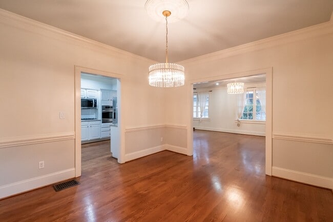 Building Photo - Spacious charmer in the heart of Dilworth ...