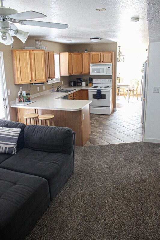 Building Photo - 376 W Plum Pl