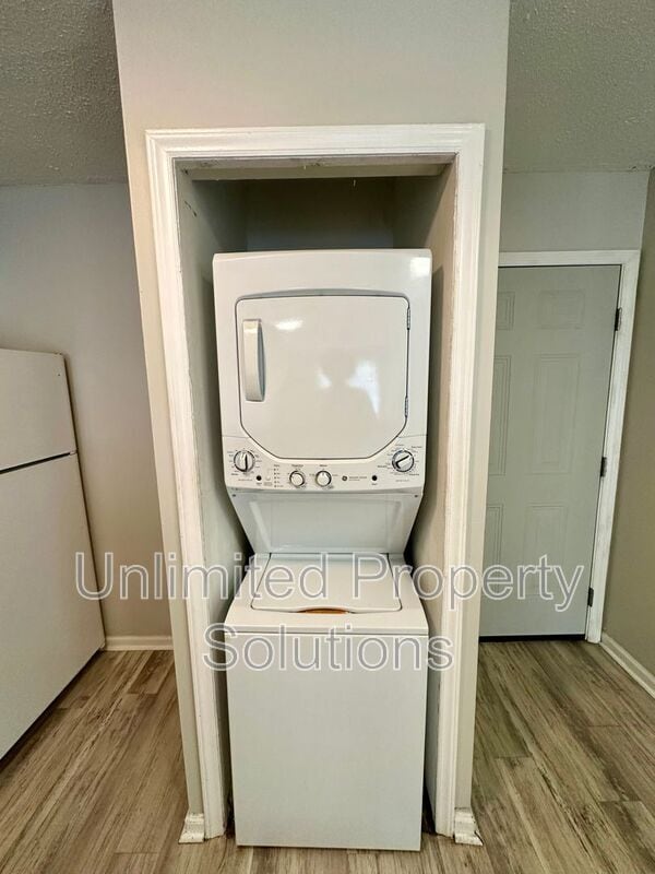 Building Photo - 213 Sunn Aire Ct