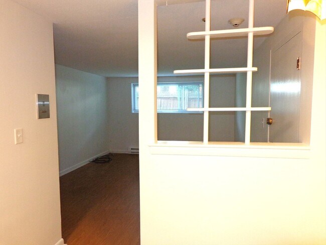 Building Photo - 183 Mt Auburn St