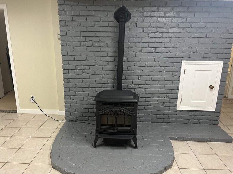 Pellet Stove - 6950 SE 122nd Dr