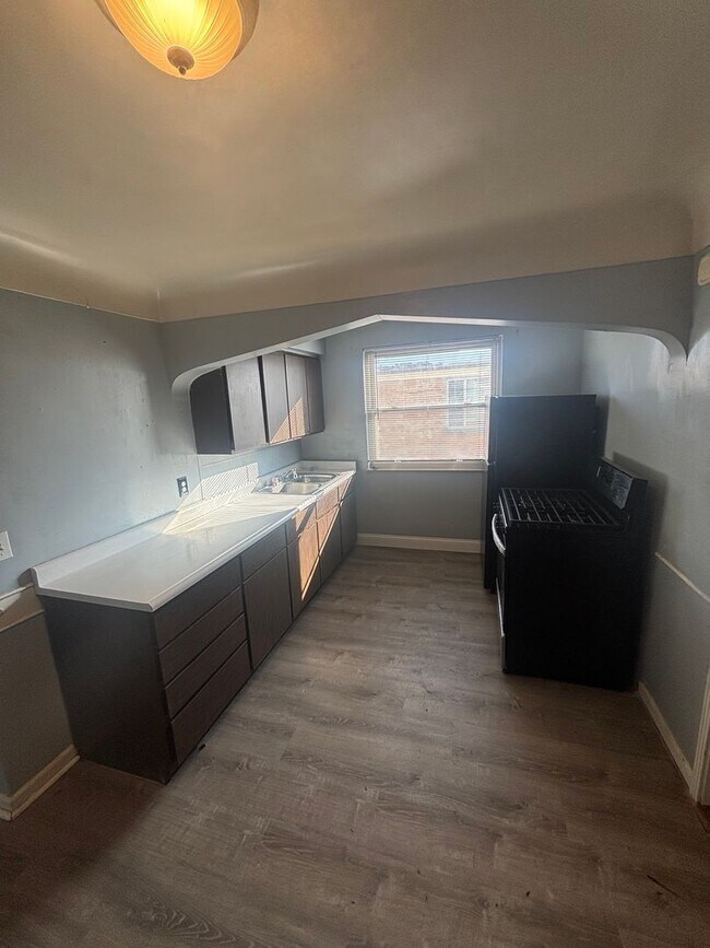 Building Photo - 3440 Robb Ave