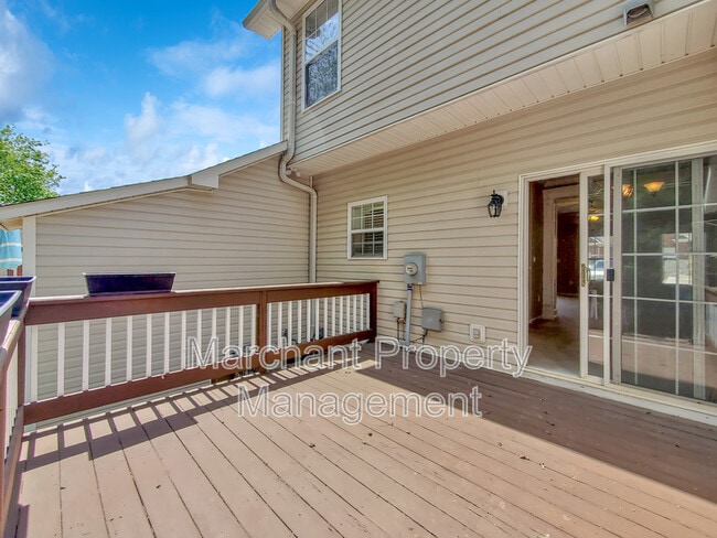 Building Photo - 215 Rexford Dr