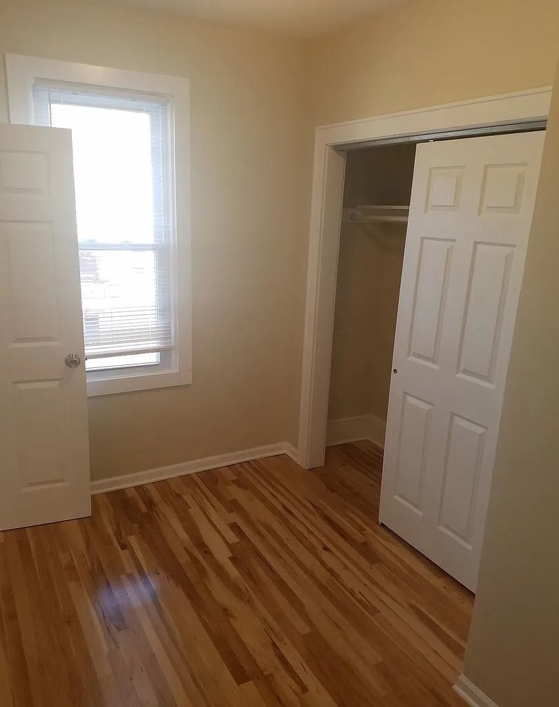 2477 Dousman - Master Bedroom With Closet - 2477-2479 N Dousman St