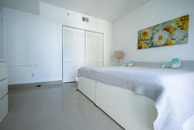 Building Photo - 335 S Biscayne Blvd