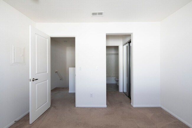 Building Photo - 2 WEEKS FREE!!! 2BR Townhouse in Imperial Beach with Washer/Dryer and Garage!