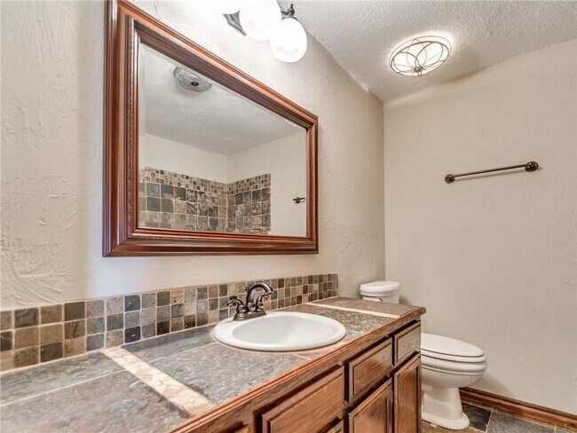 Building Photo - Charming 2 bed/2 bath home for rent near S Penn between 104th and 89th.  Moore Schools!