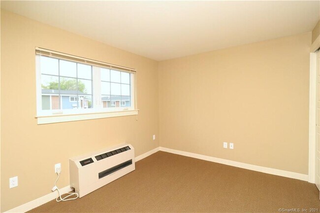Building Photo - 128 Custer St