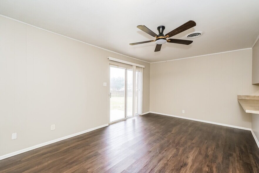 Building Photo - 6420 Valley Ridge Dr