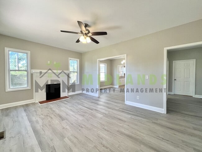 Building Photo - 3202 Belvedere Dr