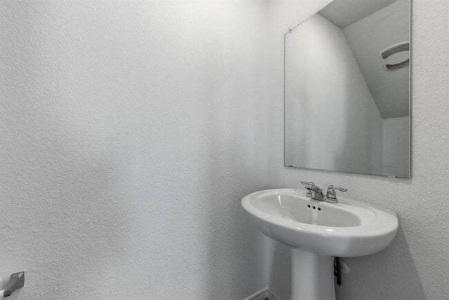 Building Photo - 385 Keefer