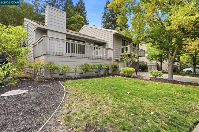 Building Photo - 900 Augusta Dr