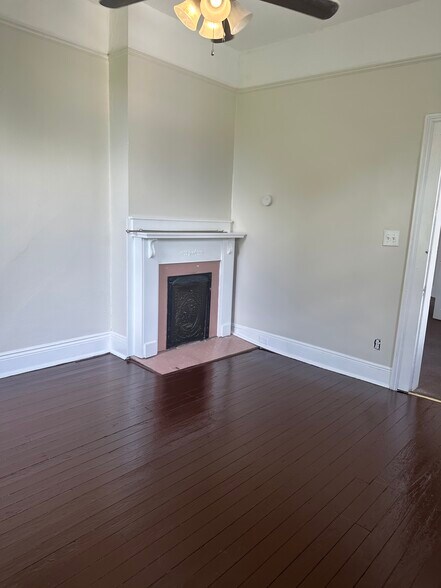Building Photo - 6025 S Robertson St