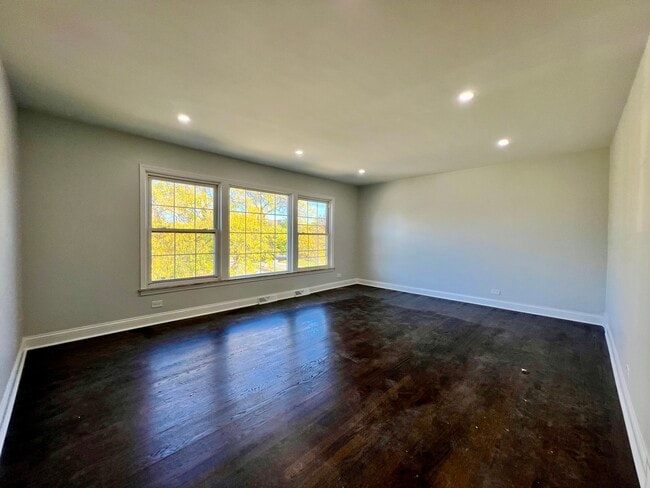 Building Photo - 3335 W Pratt Ave