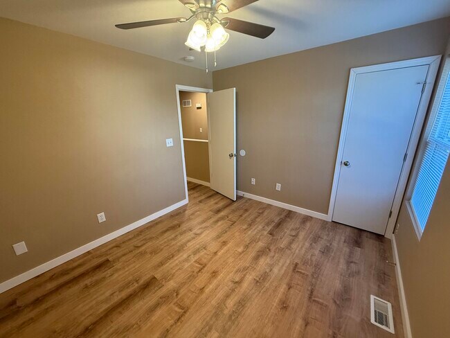 Building Photo - 1707 Hanover Blvd