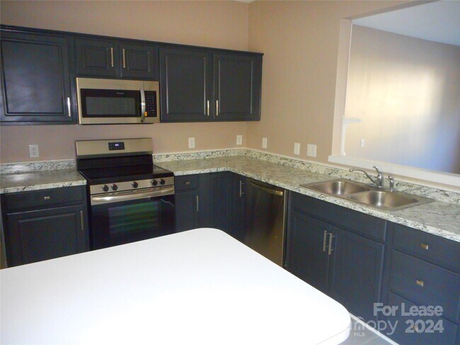 Building Photo - 3152 Mannington Dr