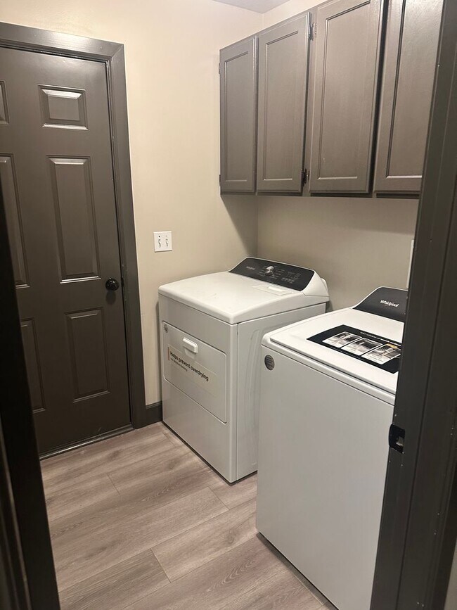 Building Photo - Beautiful Home For Rent!
