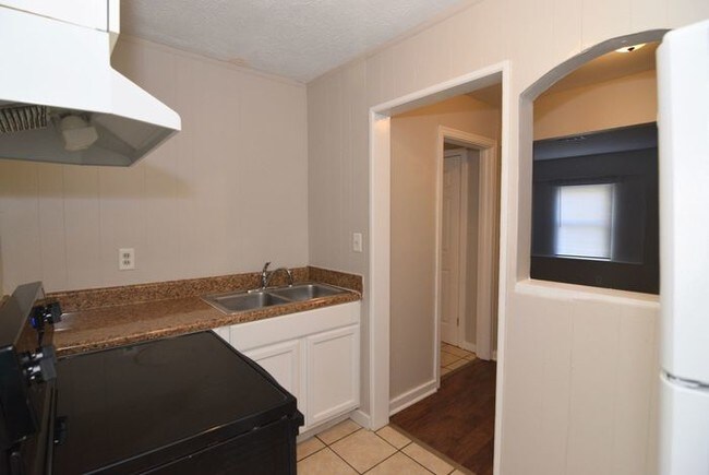 Building Photo - All-Electric 2 Bedroom Duplex - Section 8 OK