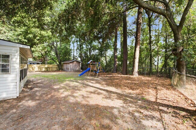 Building Photo - 1860 Piper Dr