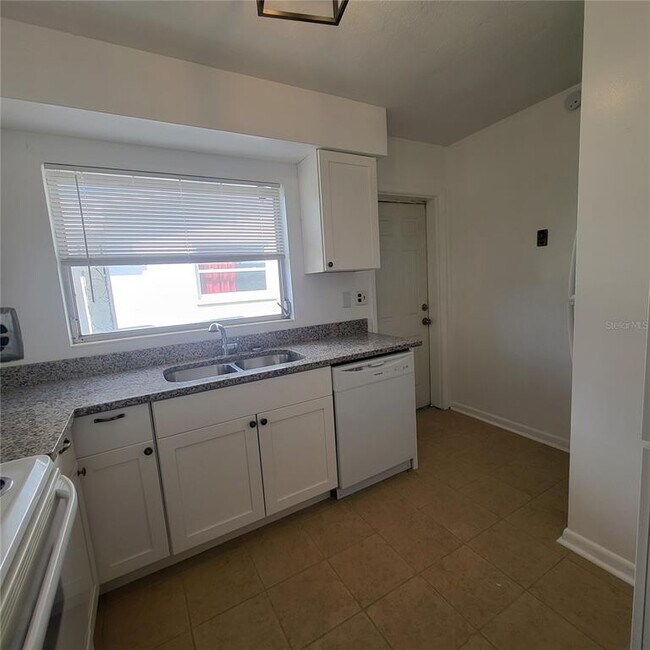 Building Photo - 223 N Mars Ave