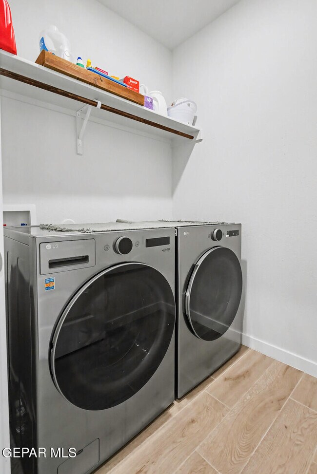 Building Photo - 12677 Viendo Norte Dr