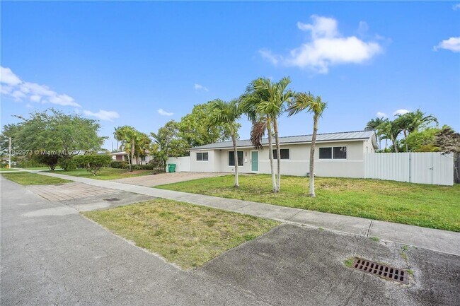 Building Photo - 10501 SW 53rd St
