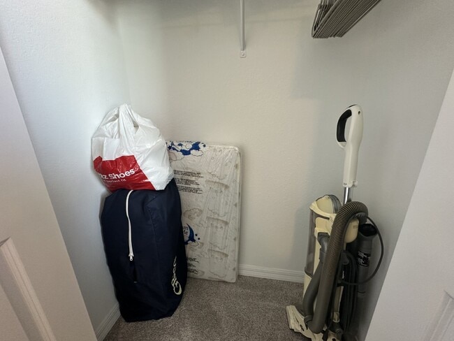 Building Photo - "Spacious 3-Bed with 2 Baths Condo in Prime Venice Location"