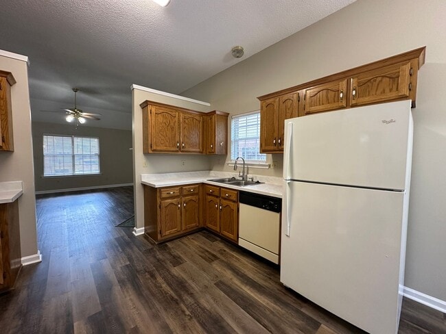 Building Photo - Olive Branch/ Center Hill Area- 3BR/ 2BA AVAILABLE NOW! New Flooring and Freshly Painted!