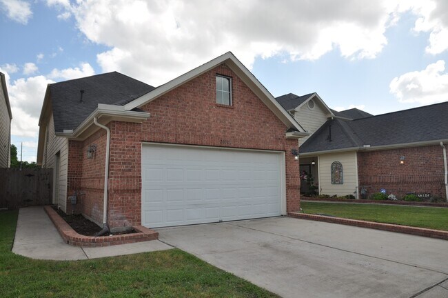 Building Photo - 20913 Sunrise Pine View Ln