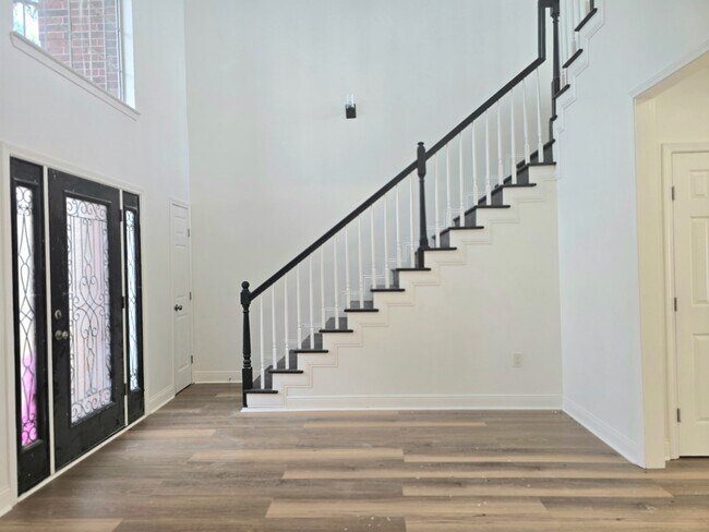 Building Photo - 20315 Lakeland Falls Dr