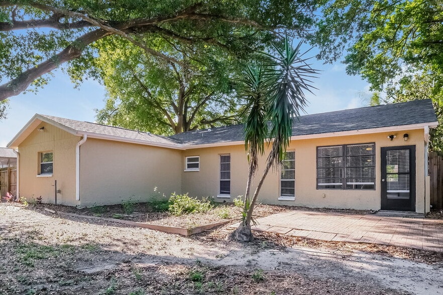 Building Photo - 7629 Bramblewood Dr