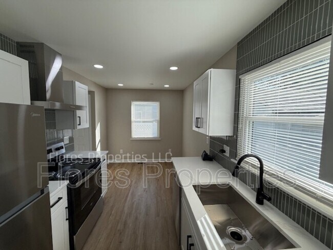 Building Photo - 3181 Gerbert Rd