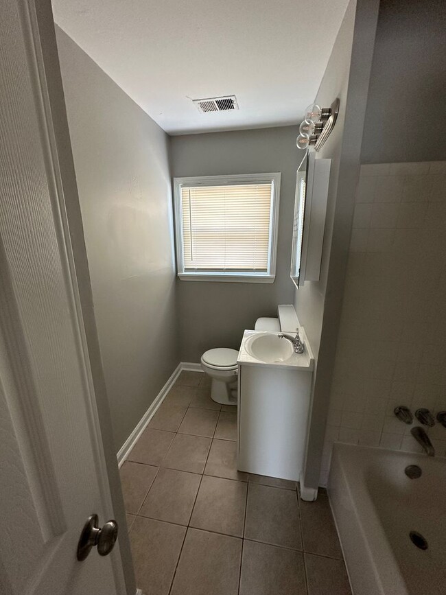 Building Photo - Three bedroom, One bath home with 2 1/2 De...