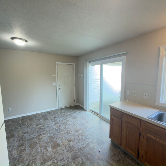 Building Photo - 4443 Hillrise Ct NE