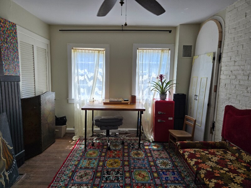 Building Photo - 906 Tyson St