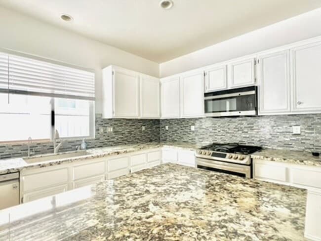 Building Photo - MOVE-IN READY RENTAL – AVAILABLE NOW!