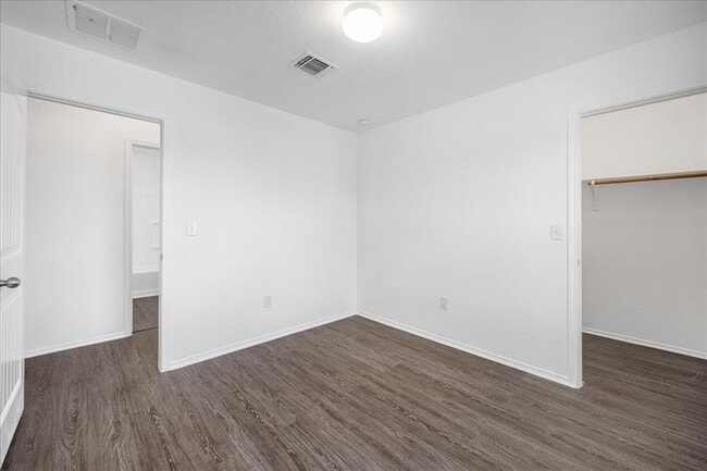 Building Photo - 15116 Custis Ln